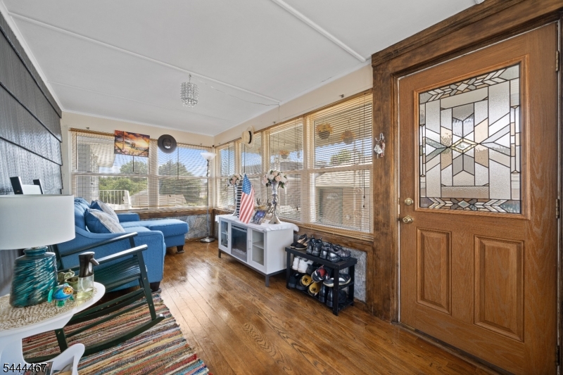 137 Day St Property Photo 3