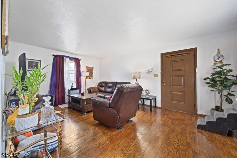 137 Day St Property Photo 5