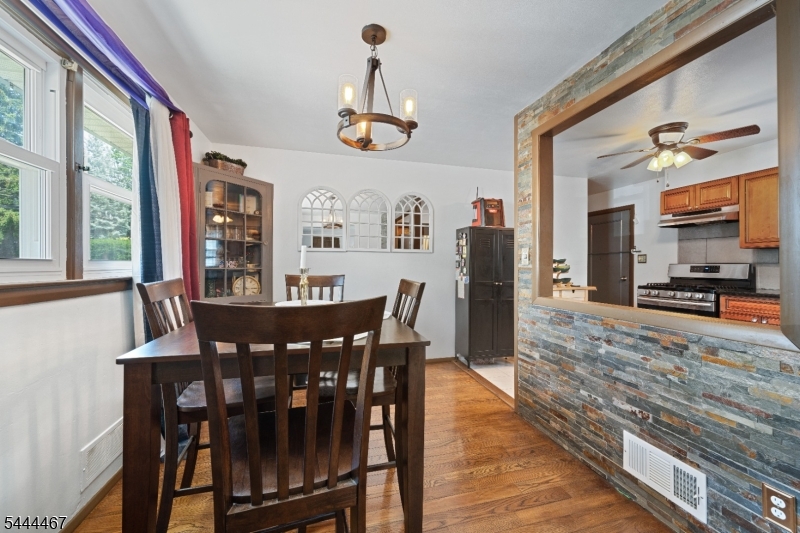 137 Day St Property Photo 6
