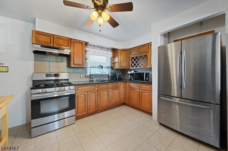137 Day St Property Photo 7