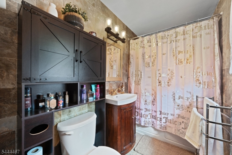 137 Day St Property Photo 8