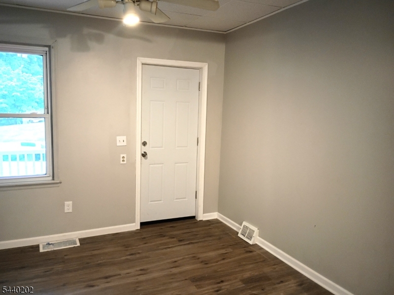 639 S Main St Property Photo 5