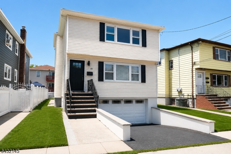 88 Manchester Pl Property Photo 1