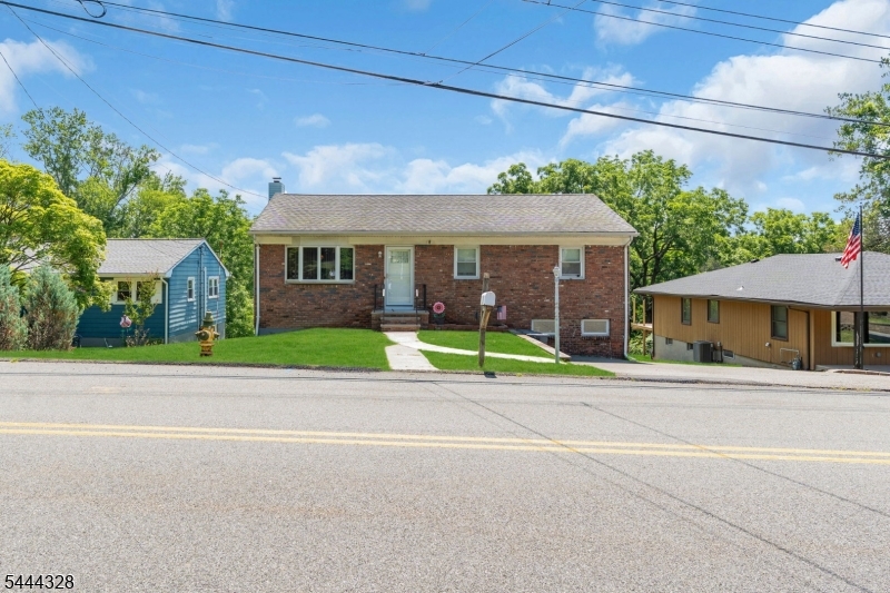 7 Cayuga Ave Property Photo 1