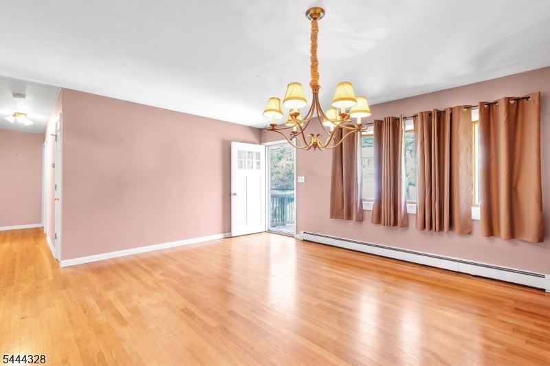 7 Cayuga Ave Property Photo 6