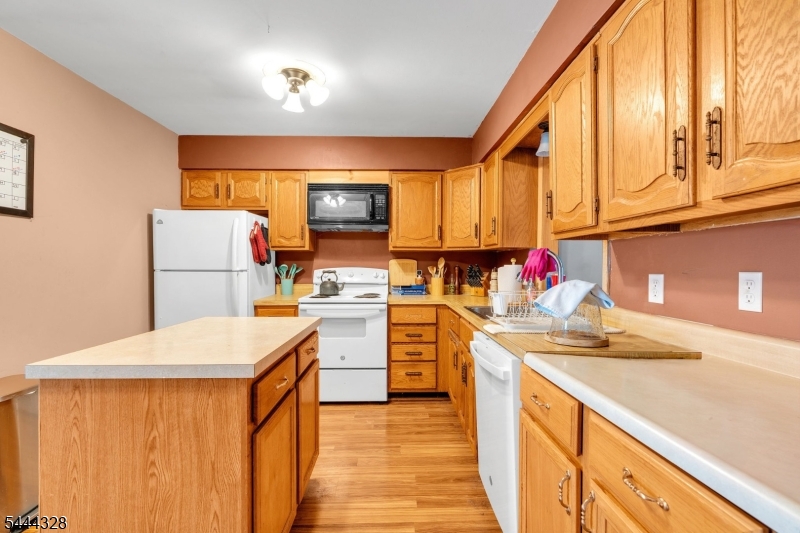 7 Cayuga Ave Property Photo 10