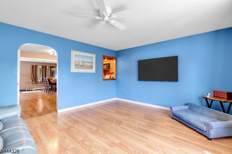 7 Cayuga Ave Property Photo 12