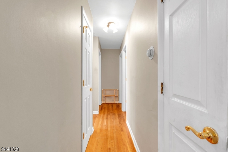 7 Cayuga Ave Property Photo 15