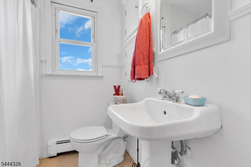 7 Cayuga Ave Property Photo 16