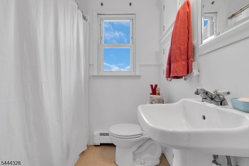 7 Cayuga Ave Property Photo 17