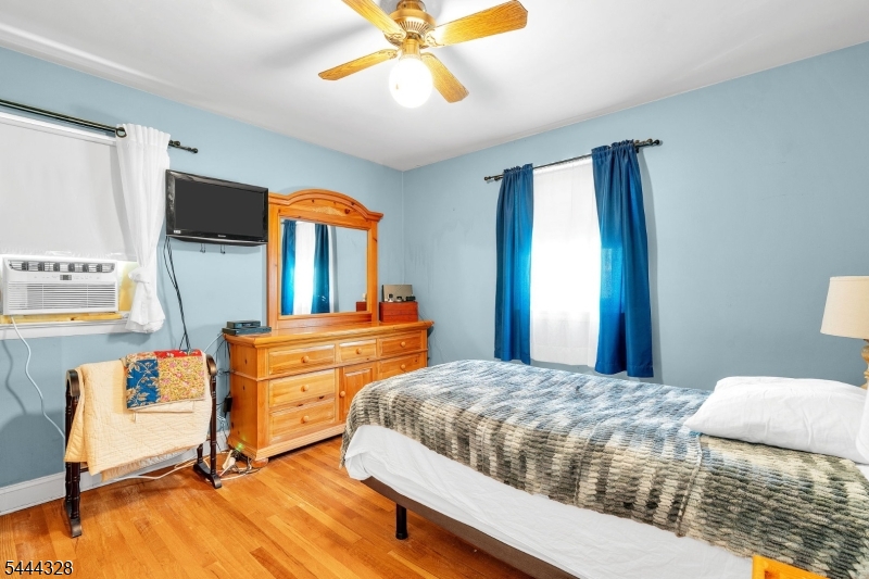 7 Cayuga Ave Property Photo 23