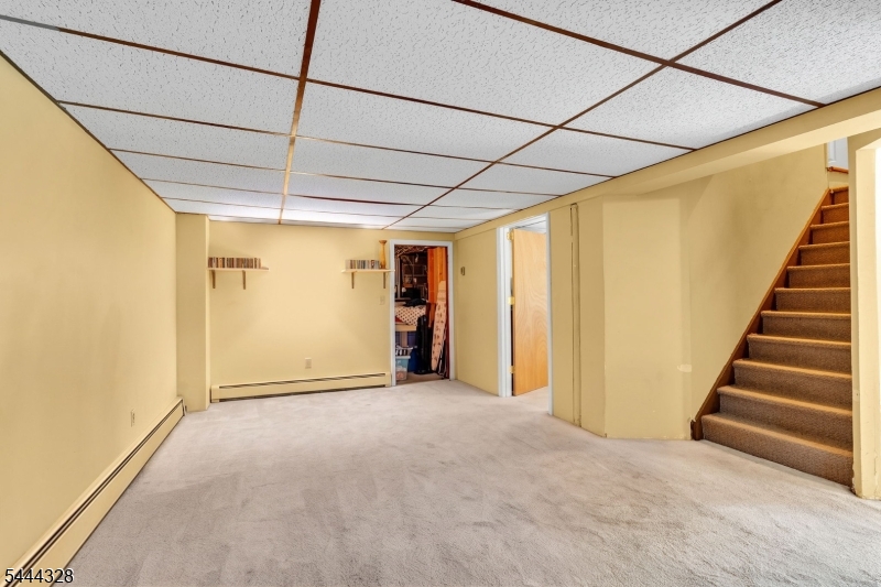 7 Cayuga Ave Property Photo 27