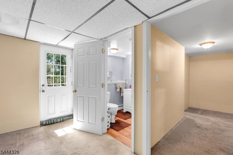 7 Cayuga Ave Property Photo 30