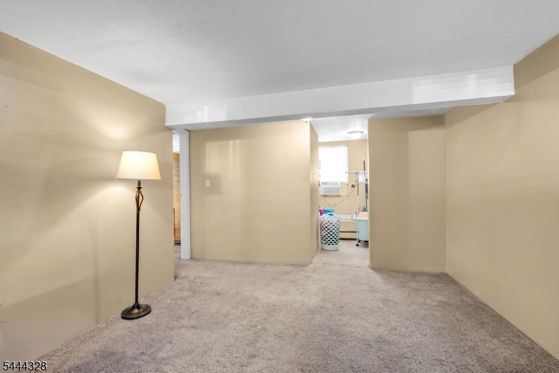 7 Cayuga Ave Property Photo 31