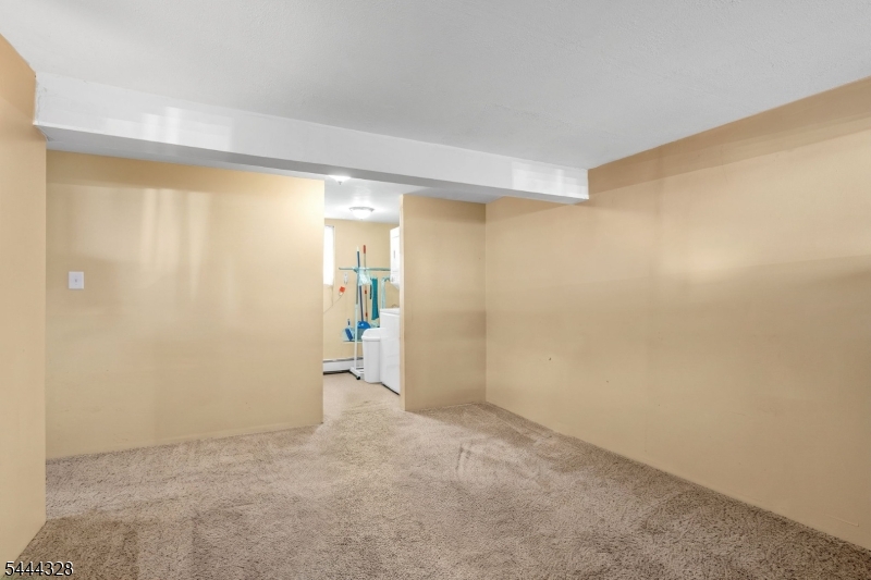 7 Cayuga Ave Property Photo 32