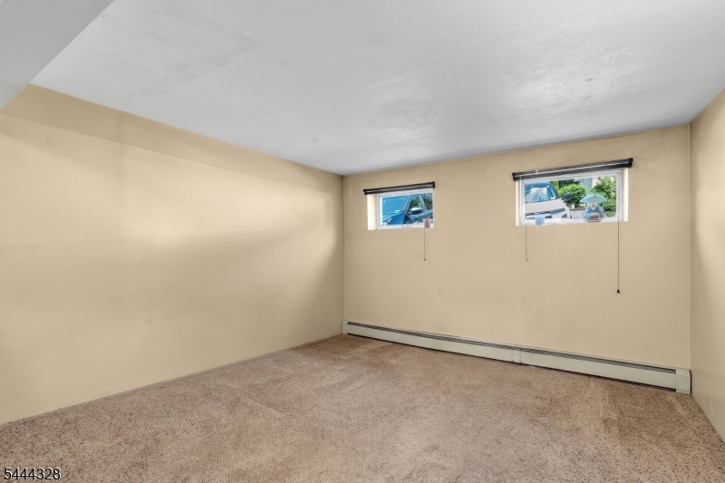 7 Cayuga Ave Property Photo 33