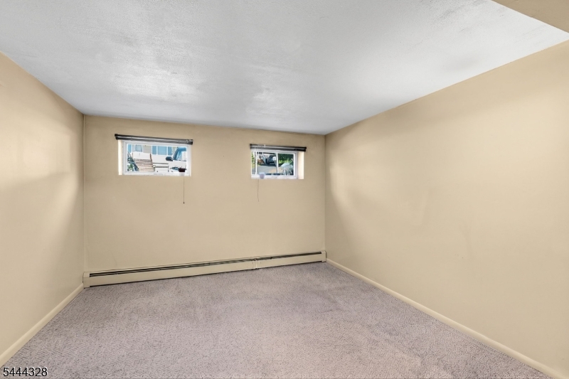 7 Cayuga Ave Property Photo 34