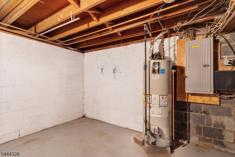 7 Cayuga Ave Property Photo 35