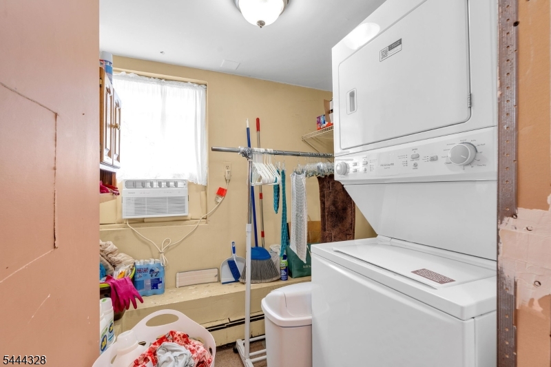 7 Cayuga Ave Property Photo 36
