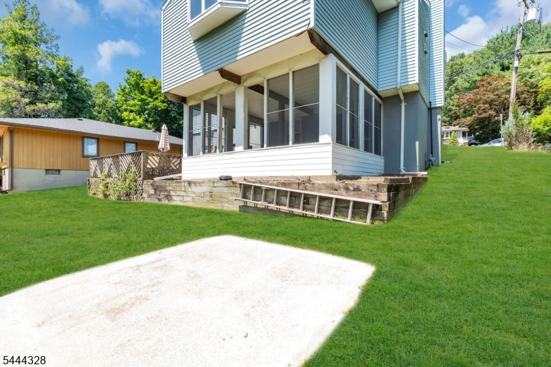 7 Cayuga Ave Property Photo 38