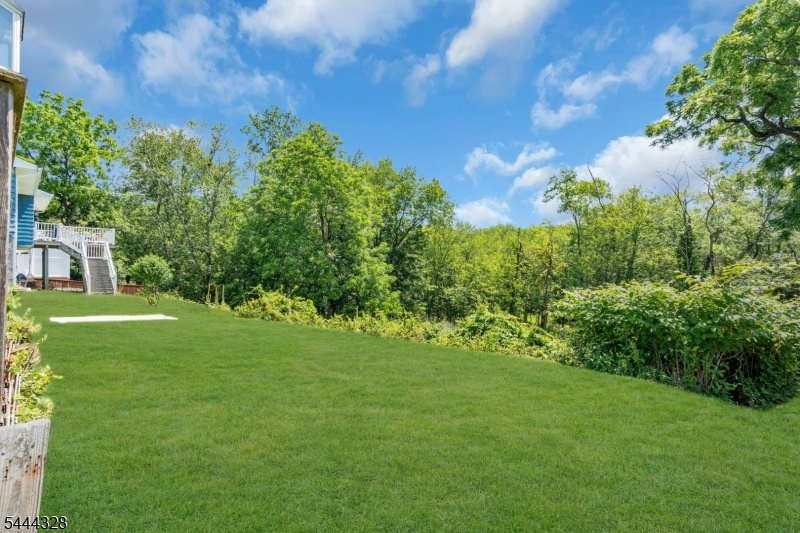 7 Cayuga Ave Property Photo 40