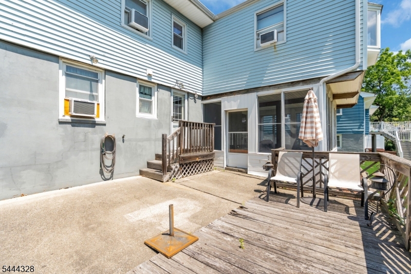 7 Cayuga Ave Property Photo 41