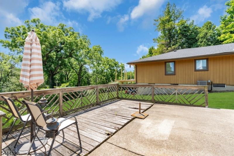 7 Cayuga Ave Property Photo 42