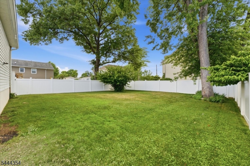 580 Center St Property Photo 32