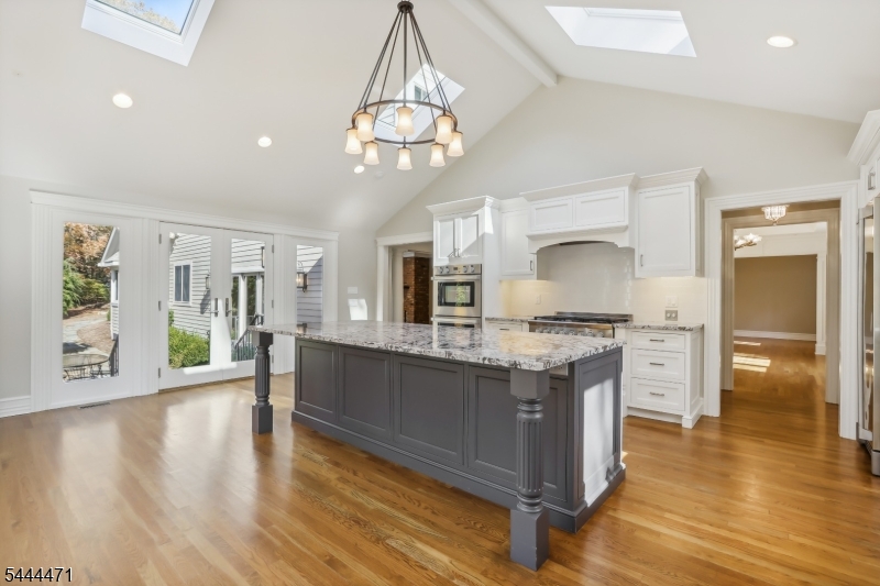 5 Winding Way Property Photo 6