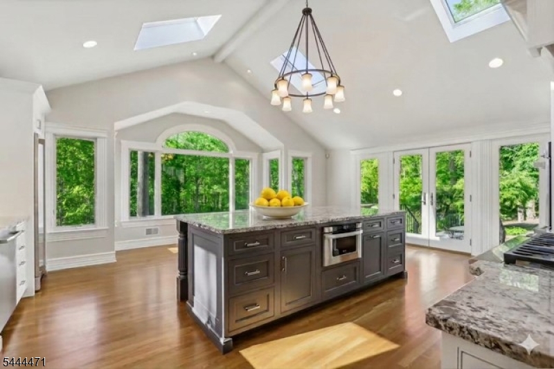 5 Winding Way Property Photo 8