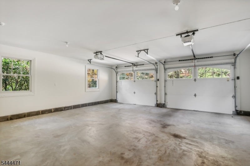 5 Winding Way Property Photo 17