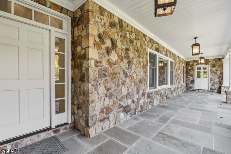 5 Winding Way Property Photo 22