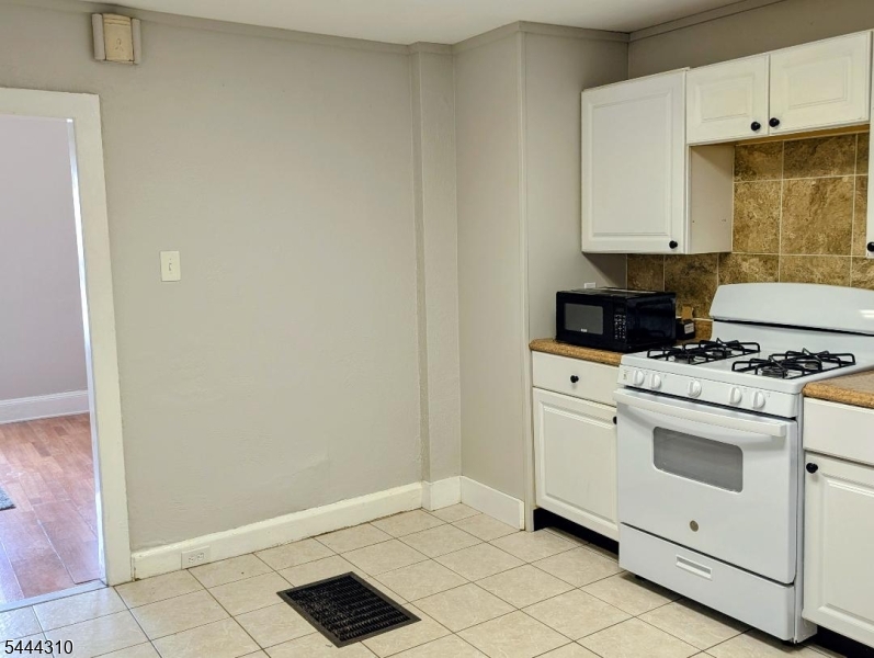 13 Lewis St Property Photo 5