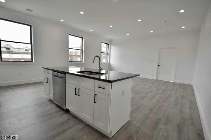 340 Millburn Ave 2a Property Photo 4
