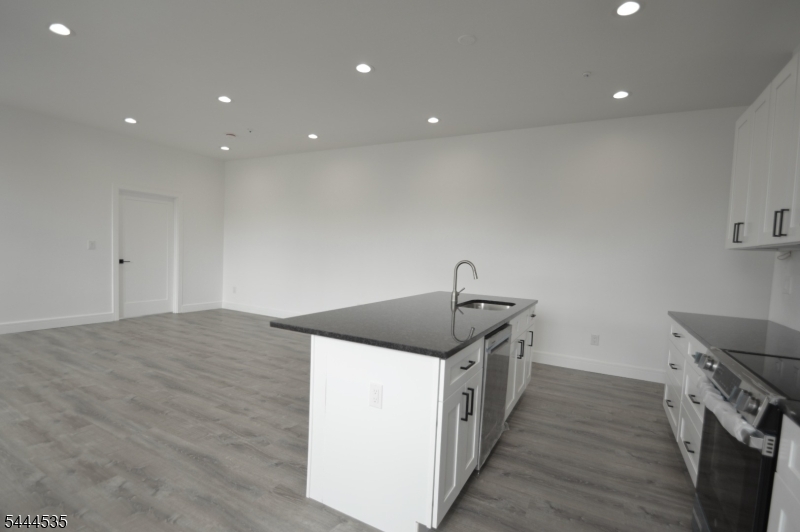 340 Millburn Ave 2a Property Photo 5