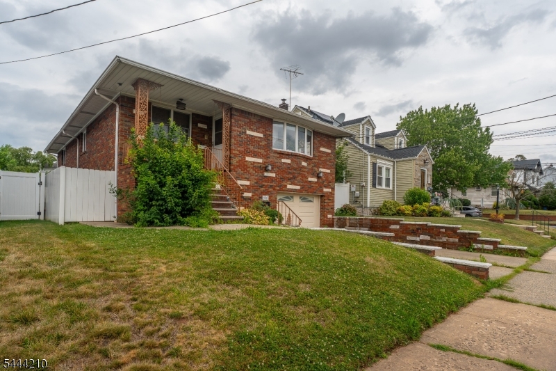 606 Knopf St Property Photo 2