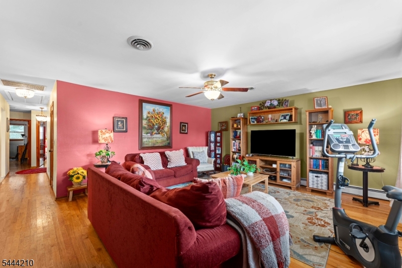 606 Knopf St Property Photo 4