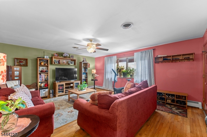 606 Knopf St Property Photo 5
