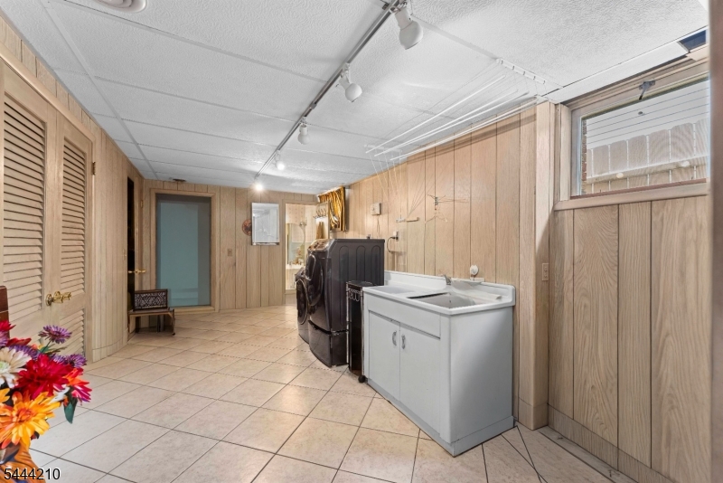 606 Knopf St Property Photo 21