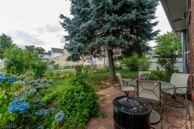 606 Knopf St Property Photo 22