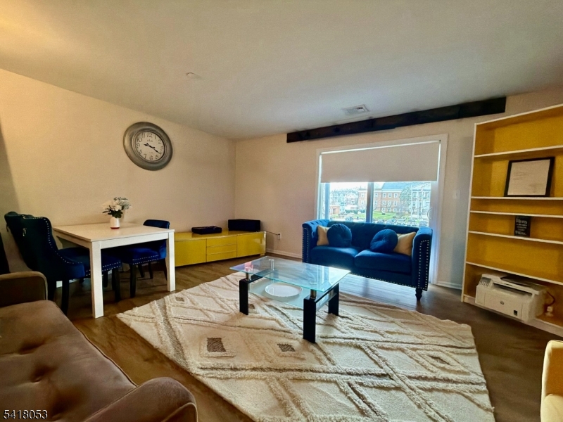 51 Smith St C Property Photo 4
