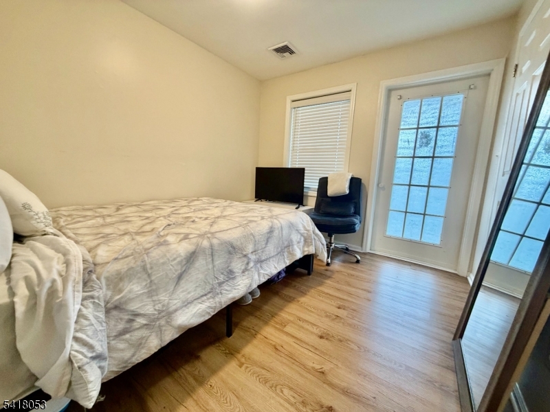 51 Smith St C Property Photo 8