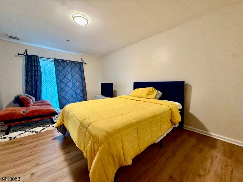 51 Smith St C Property Photo 9