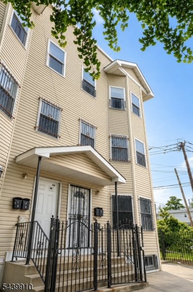 42 Astor St Property Photo 1