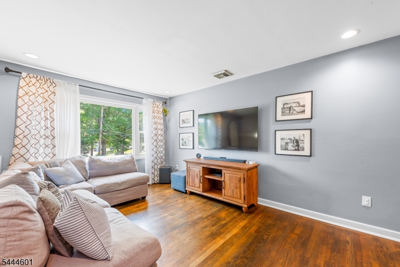 561 Rogers Dr Property Photo 3