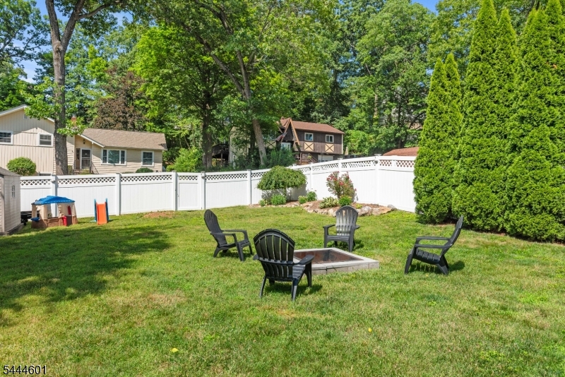561 Rogers Dr Property Photo 20