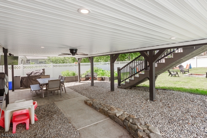 561 Rogers Dr Property Photo 25