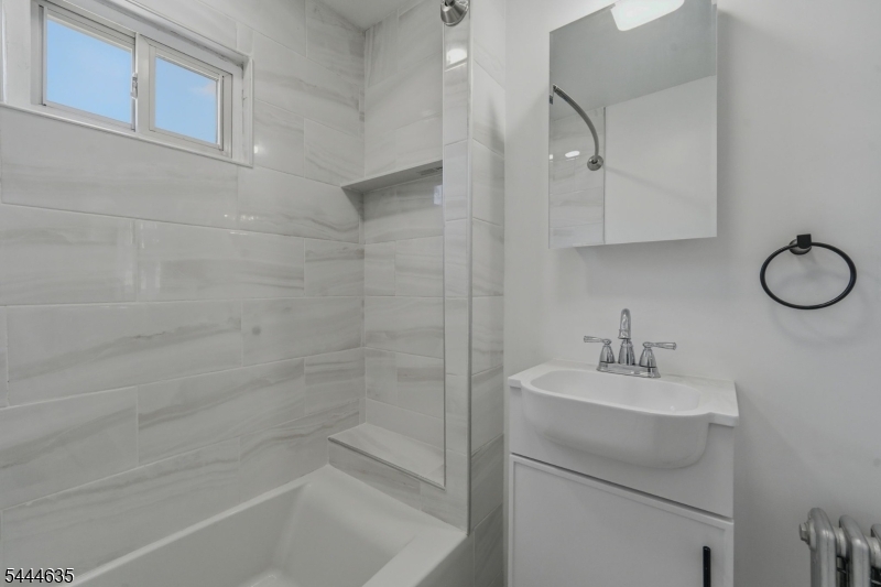 18 John St 2 Property Photo 4
