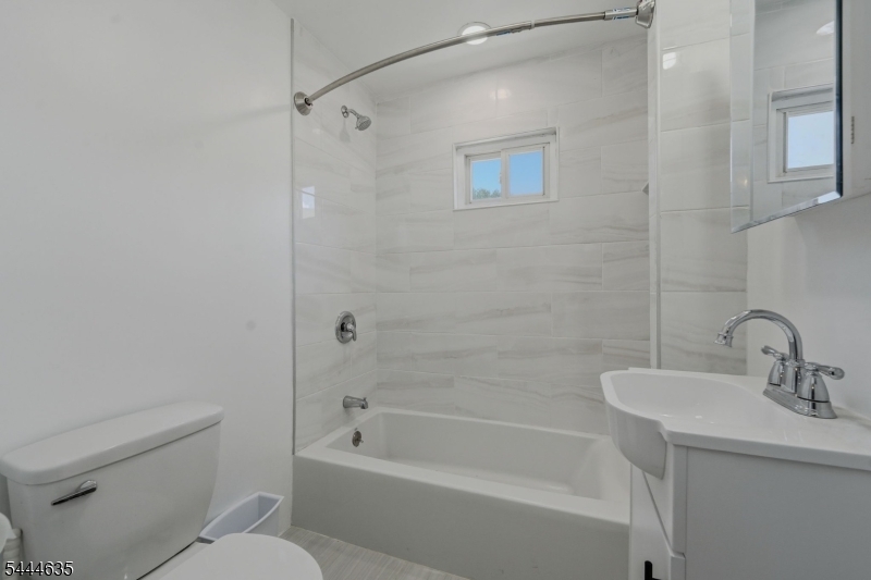 18 John St 2 Property Photo 5