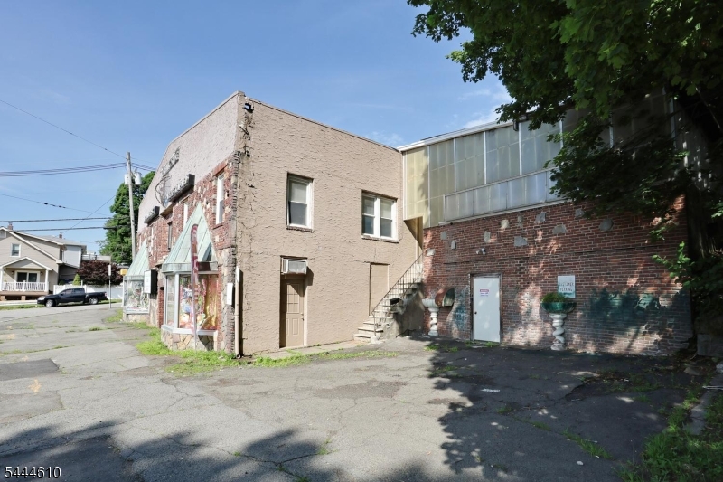 554 W Broadway Property Photo 2